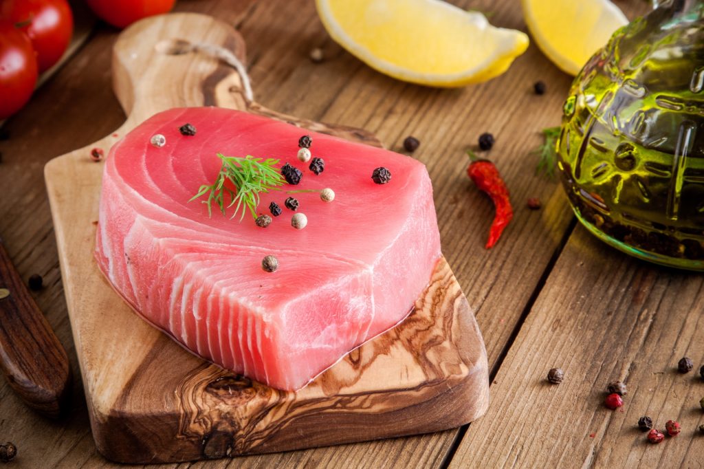 Raw tuna fillet with dill, lemon and peppers